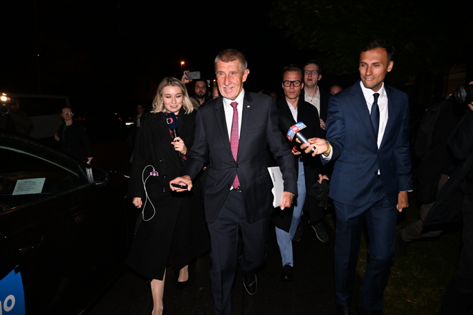 FOTO: Andrej Babiš opouští štáb hnutí ANO. – stránka 78
