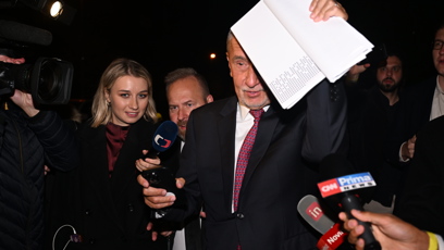 FOTO: Andrej Babiš opouští štáb hnutí ANO.