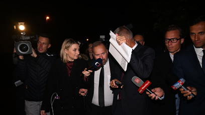 FOTO: Andrej Babiš opouští štáb hnutí ANO.