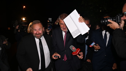 FOTO: Andrej Babiš opouští štáb hnutí ANO.