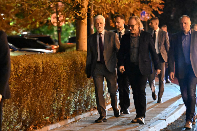 FOTO: Petr Pavel na vycházce po Varech. – stránka 86