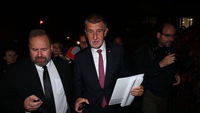FOTO: Andrej Babiš opouští štáb hnutí ANO.