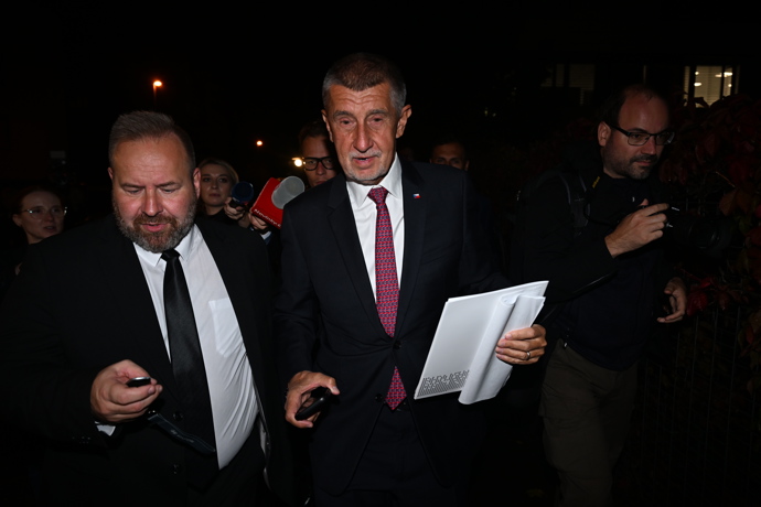 FOTO: Andrej Babiš opouští štáb hnutí ANO. – stránka 68