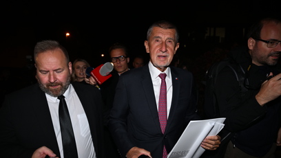 FOTO: Andrej Babiš opouští štáb hnutí ANO.