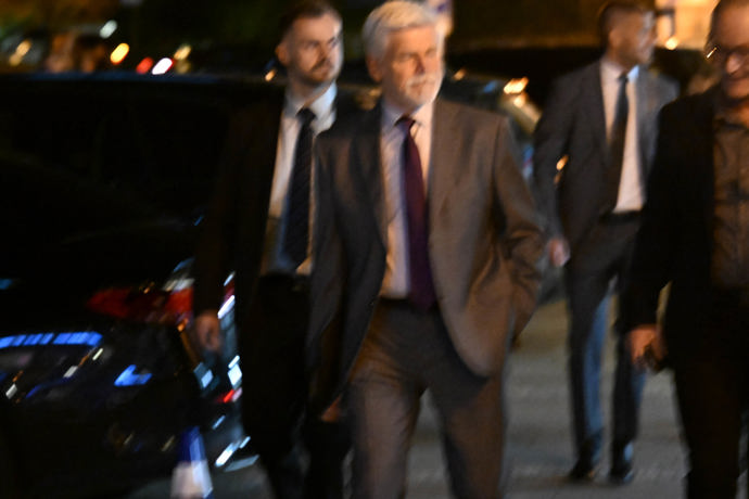 FOTO: Petr Pavel na procházce. – stránka 81