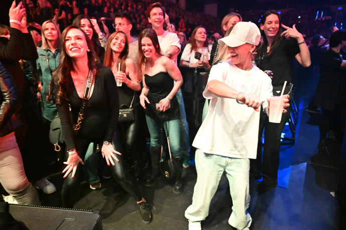 FOTO: Bára Mlejnková si koncert užívala. – stránka 23