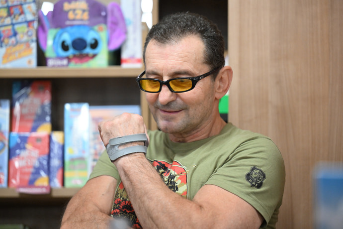 FOTO: Ondřej Vetchý v knihkupectví. – stránka 11