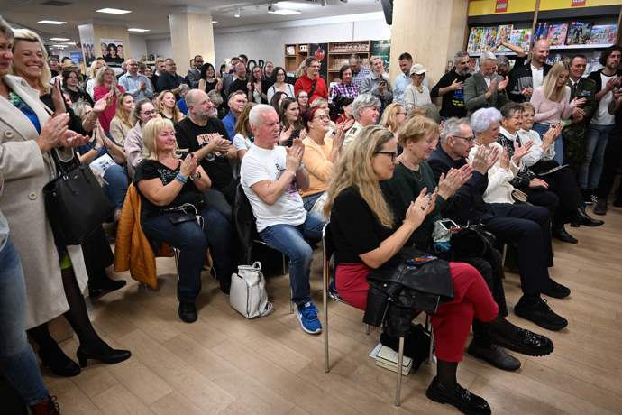 FOTO: Křest knihy Martina Moravce a Heleny Sovákové – Plukovnice lidských duší. – stránka 9