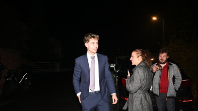 FOTO: Frederik Babiš podpořil otce ve štábu ANO. Byl i přítomen na jednání Andreje Babiše s Motoristy a SPD.