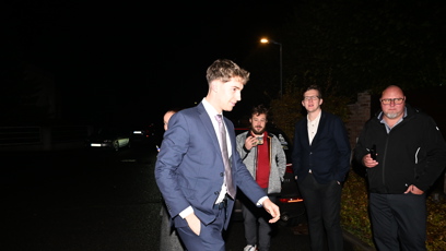 FOTO: Frederik Babiš podpořil otce ve štábu ANO. Byl i přítomen na jednání Andreje Babiše s Motoristy a SPD.