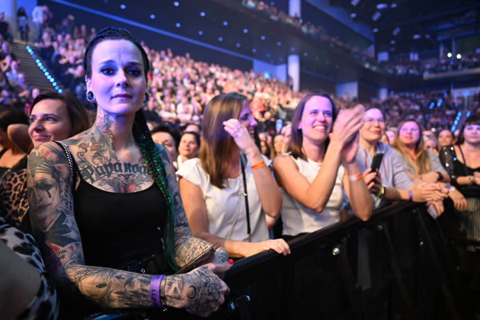 FOTO: Koncertu se zúčastnily především dámy. – stránka 97