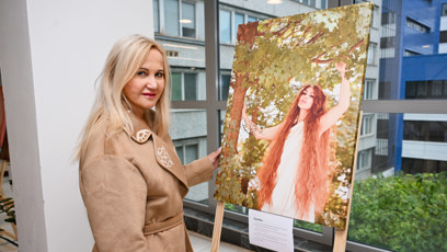 FOTO: Šárka Grossová na výstavě v motolské nemocnici.
