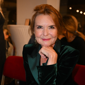 Po smrti manžela se Hanka znovu dokáže radovat ze života. 