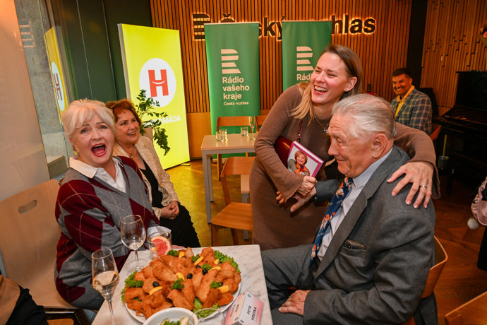 FOTO: Šárka Krausová objala Petra Kostku. – stránka 2