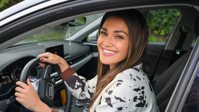 FOTO: Andrea Kalousová v autě.