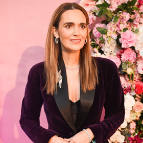 Daniela Brzobohatá si drží hada u těla.