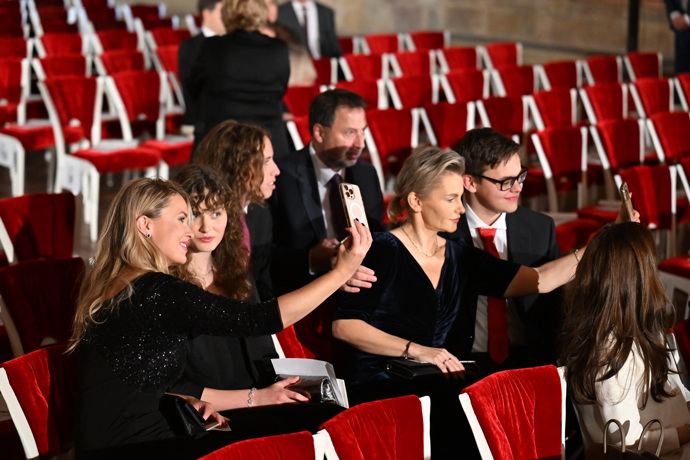 FOTO: Jedno selfie na pamatáku. – stránka 32