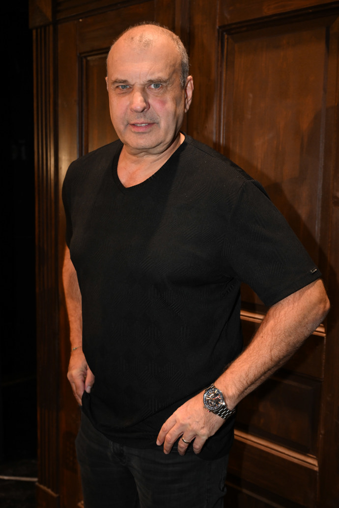 FOTO: Herec Petr Rychlý na tiskové konferenci. – stránka 9