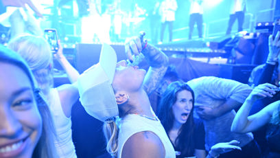 FOTO: Bára Mlejnková vypila panáka do dna.