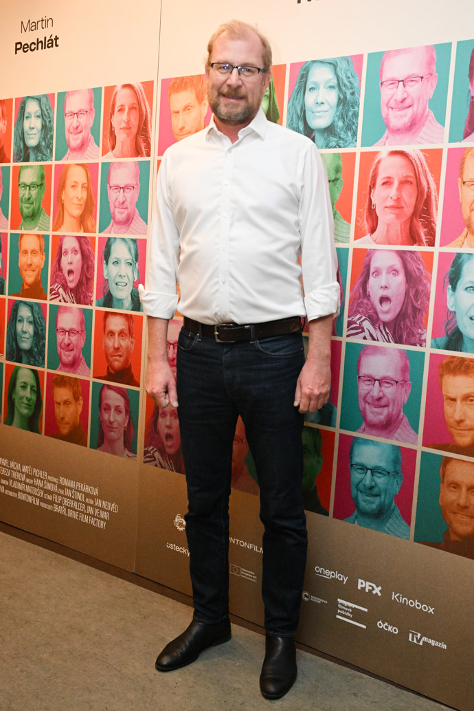 FOTO: Herec Martin Pechlát na premiéře. – stránka 1