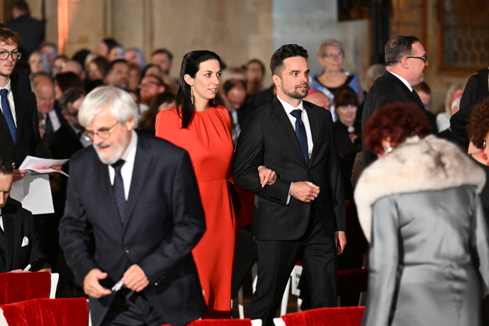 FOTO: Předsedkyně Poslanecké sněmovny Markéta Pekarová Adamová na Pražském hradě. – stránka 17