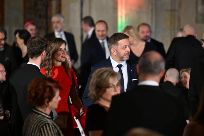 FOTO: Marie doprovodila svého muže.