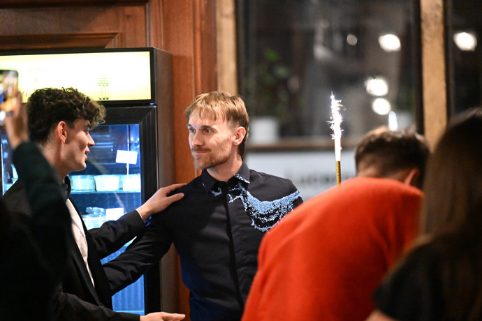 FOTO: Gregor Valentovič slavil na premiéře snímku narozeniny. – stránka 4