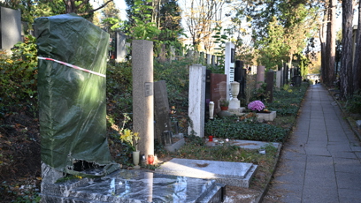 FOTO: Hrob Aničky Slováčkové před odhalením.