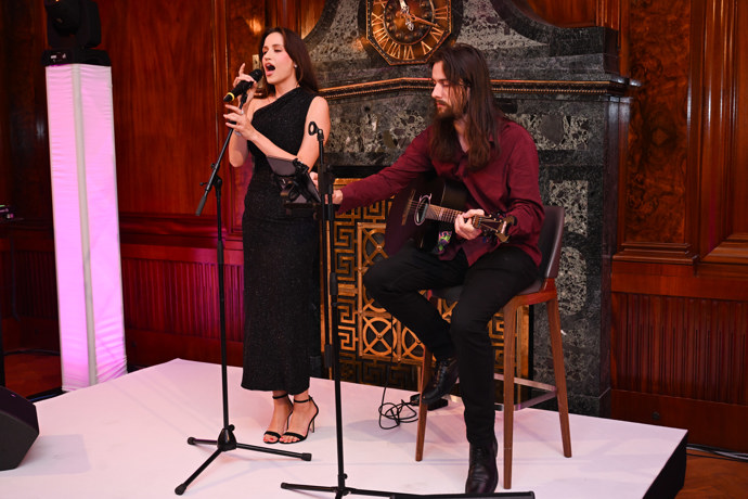 FOTO: Elizabeth Kopecká předvedla menší show. – stránka 3