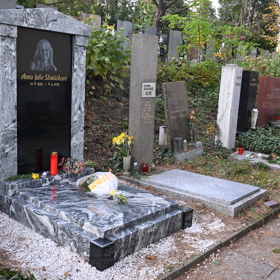 Hrob Aničky Slováčkové na Vinohradském hřbitově.