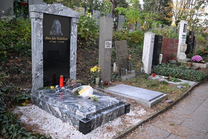 FOTO: Hrob Aničky Slováčkové na Vinohradském hřbitově. – stránka 2