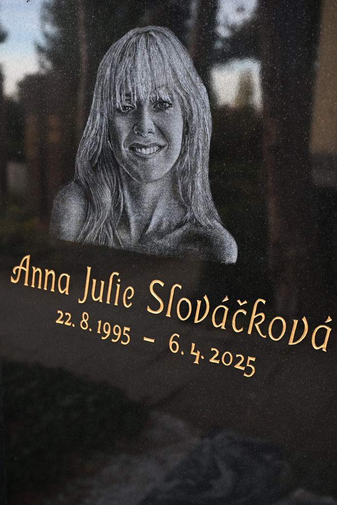 FOTO: Anička Slováčková podlehla po dlouhém boji zákeřné rakovině. – stránka 3