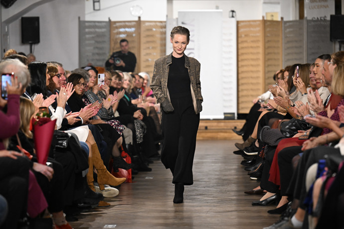 FOTO: Anna Jiřina Daňhelová šla módní přehlídku. – stránka 17