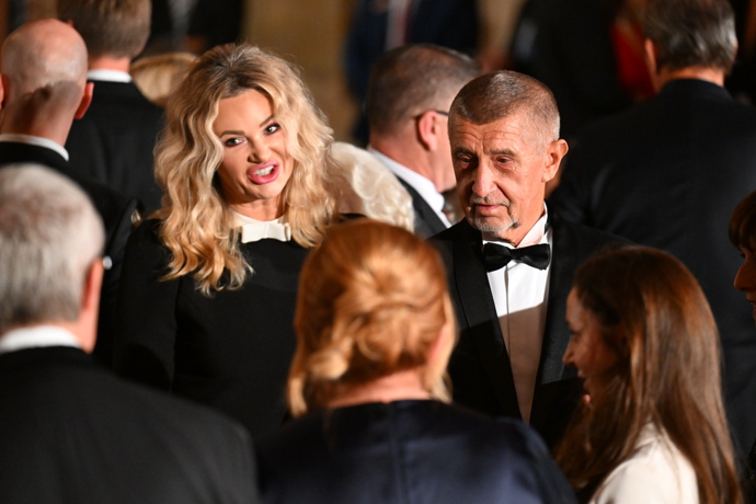 FOTO: Monika Babišová dorazila na předávání státních vyznamenání. – stránka 34