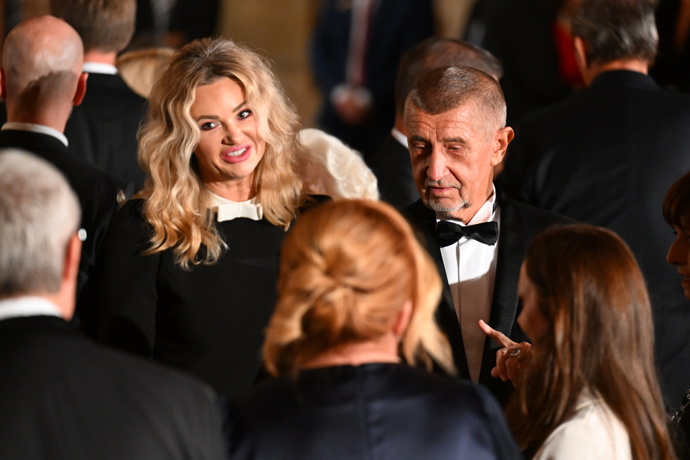 FOTO: Andrej dorazil s Monikou Babišovou. – stránka 11