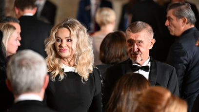 FOTO: Monika Babišová zvolila pro slavnostní večer černé šaty.