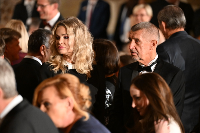 FOTO: Monika Babišová na slavnostním večeru 28. října. – stránka 25