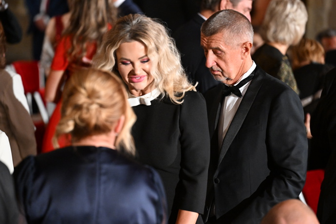 FOTO: Monika Babišová při příchodu na Pražský hrad. – stránka 23