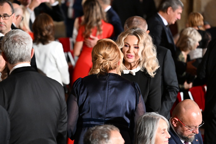 FOTO: Účes Moniky Babišové pro slavnostní příležitost. – stránka 22