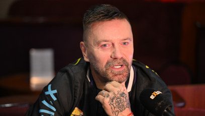 FOTO: Ve filmu se znovu ocitá za mřížemi – tentokrát ale dobrovolně, před kamerou.