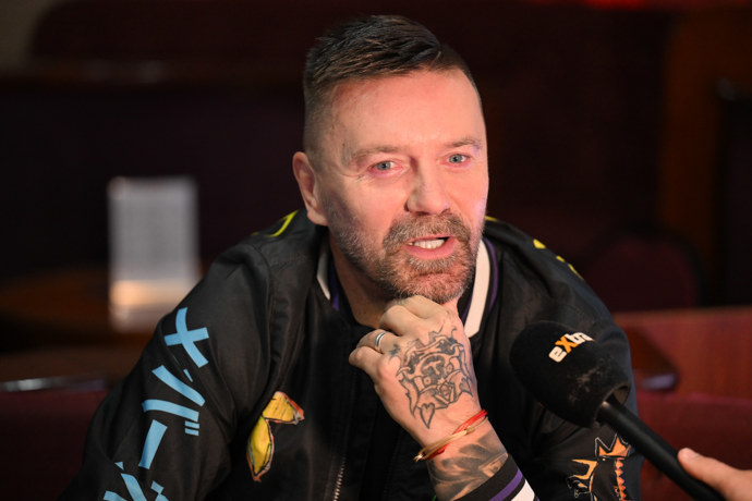 FOTO: Ve filmu se znovu ocitá za mřížemi – tentokrát ale dobrovolně, před kamerou. – stránka 94