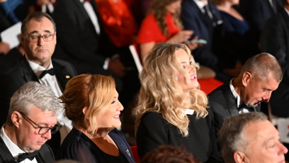 FOTO: Monika Babišová v elegantní černé róbě.