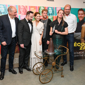 Hlavní role filmu Něco za něco. 