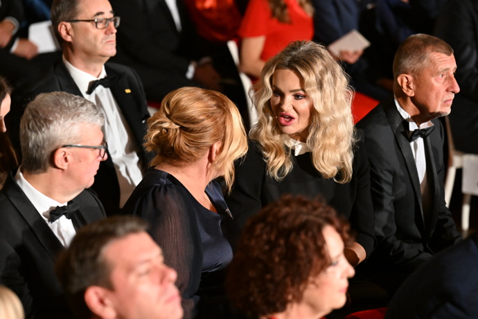 FOTO: Monika Babišová a Andrej Babiš na udílení státních vyznamenání. – stránka 13