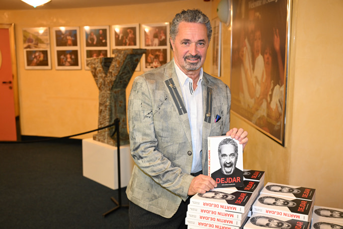 FOTO: Martin Dejdar vydal knihu Jedu nonstop na horské dráze. – stránka 39