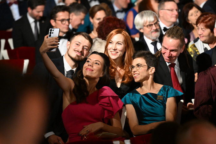 FOTO: Ivan Bartoš se ženou se fotil s Piráty – stránka 7