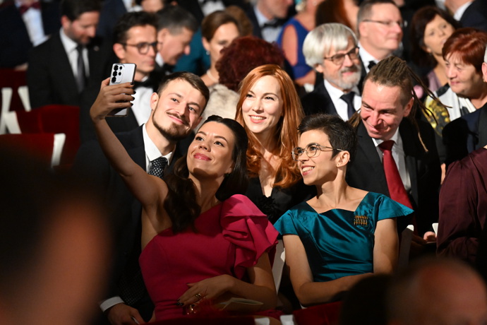 FOTO: Ivan Bartoš se ženou se fotil s Piráty – stránka 6