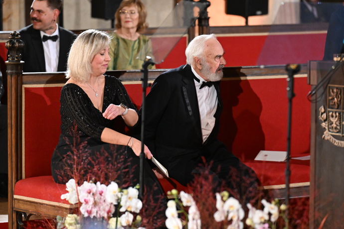 FOTO: Zdeněk Svěrák také dorazil. – stránka 18