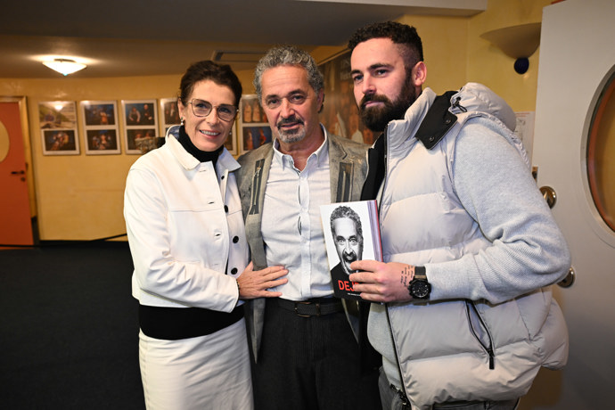 FOTO: Martin Dejdar křtil knihu v divadle Ypsilon. – stránka 37