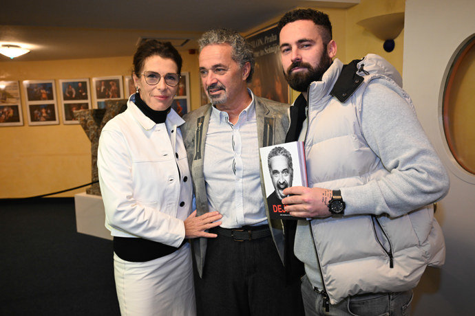 FOTO: Martin Dejdar s manželkou a synem. – stránka 36